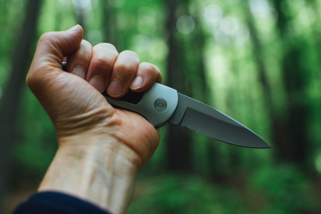 Homeowner Stabbed-Pulls Out Knife-Stabs Stabber