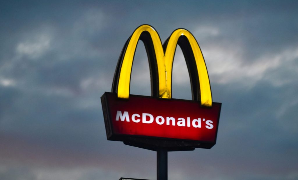 Man Tries To Steal McDonald’s Cash Regist...